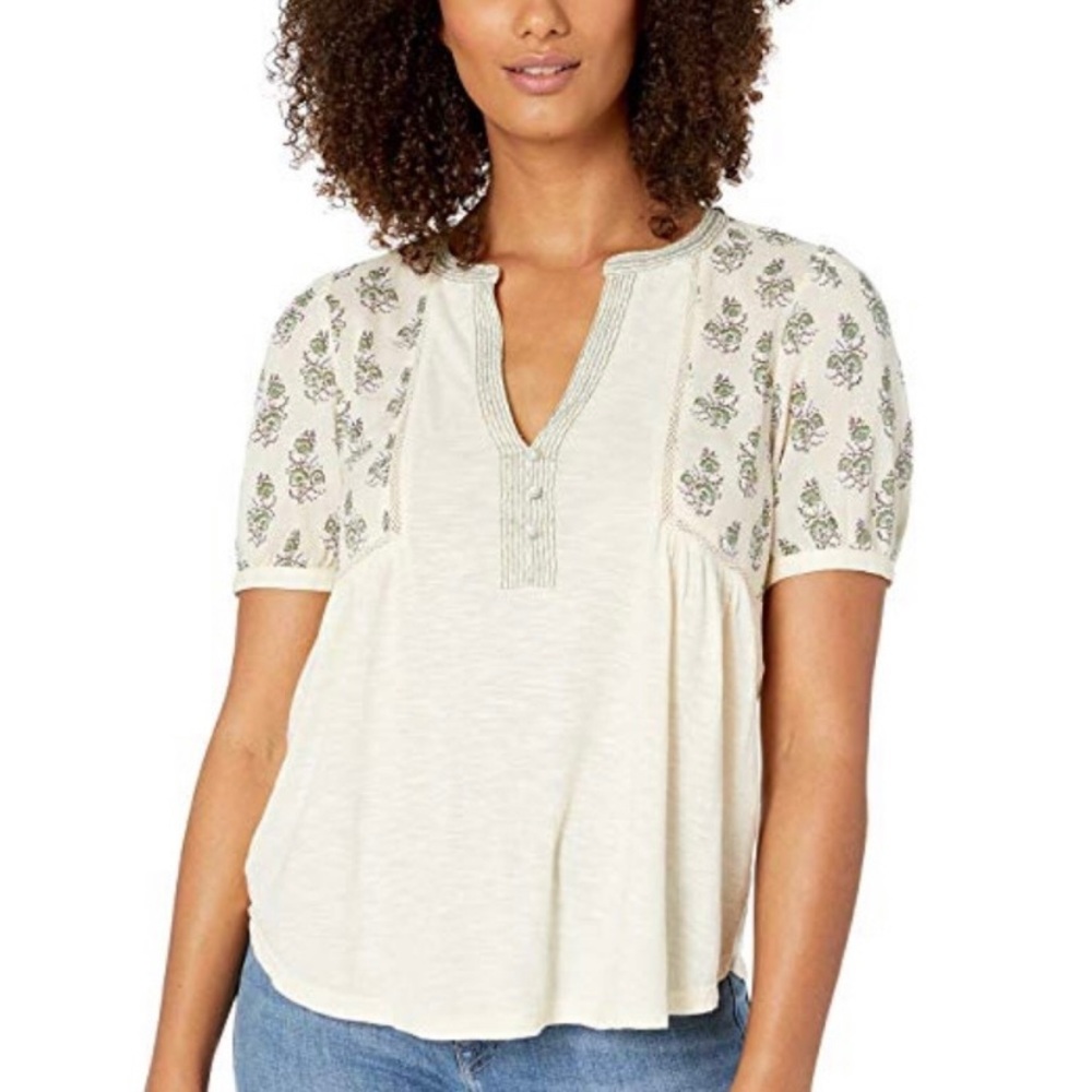 Lucky brand blouse cream and green.  Very good conditions